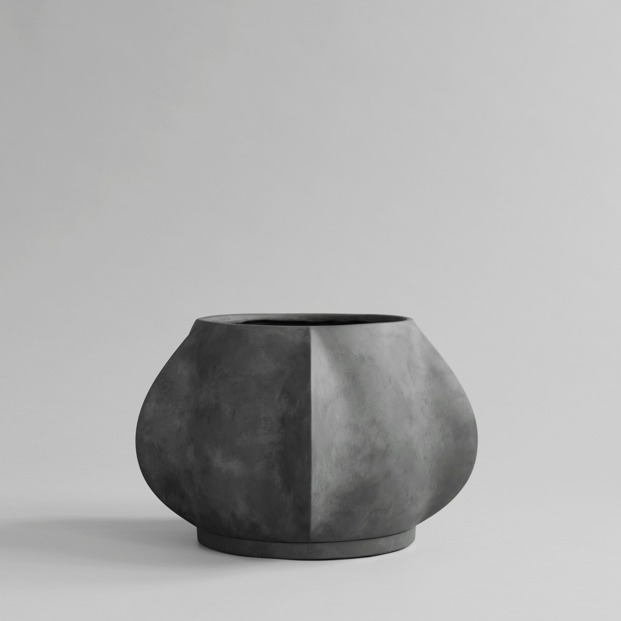 dark grey plant pot 101 Copenhagen
