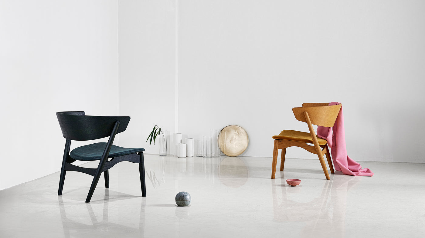 LOUNGE CHAIRS