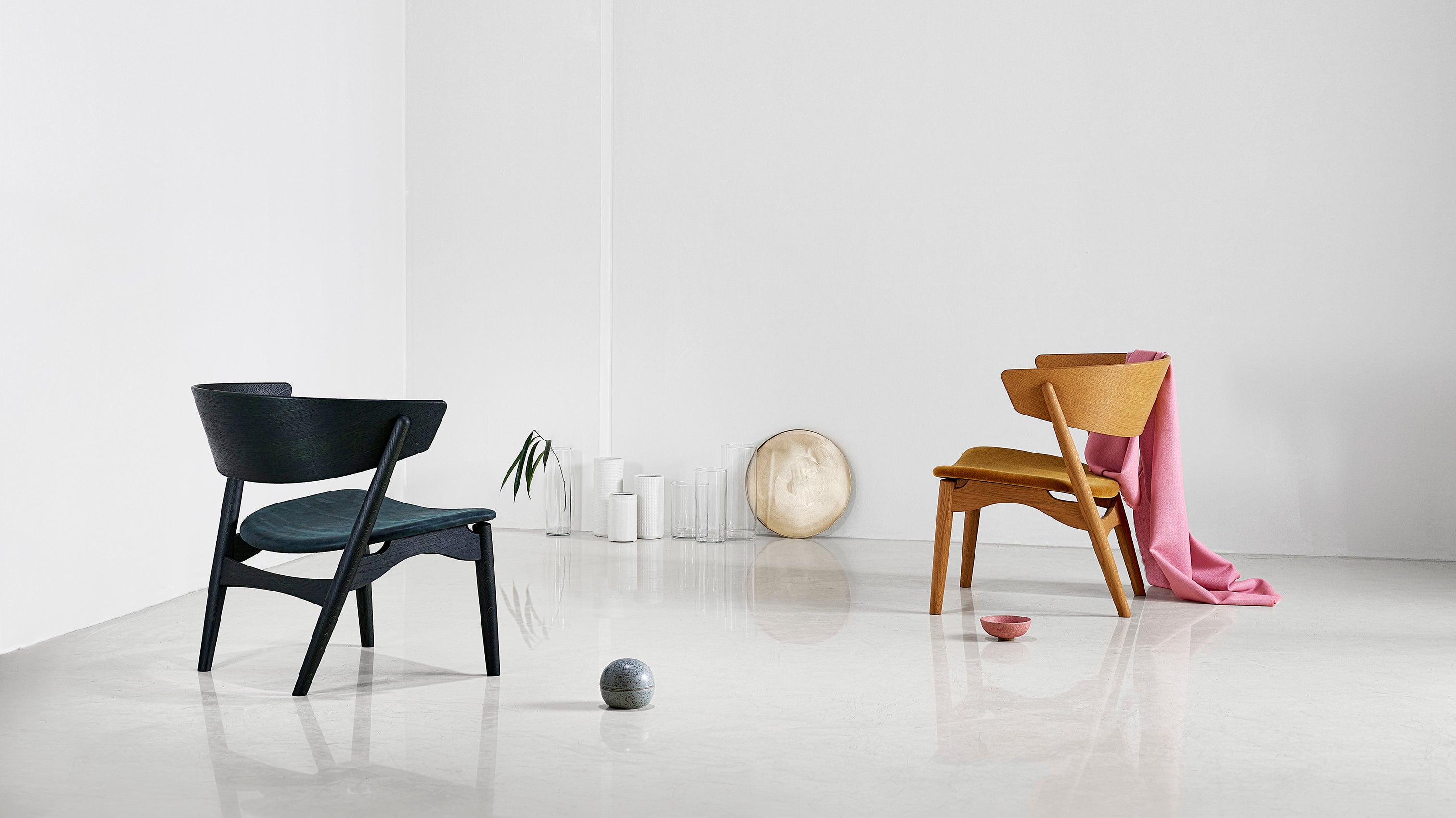 LOUNGE CHAIRS – NORMODE