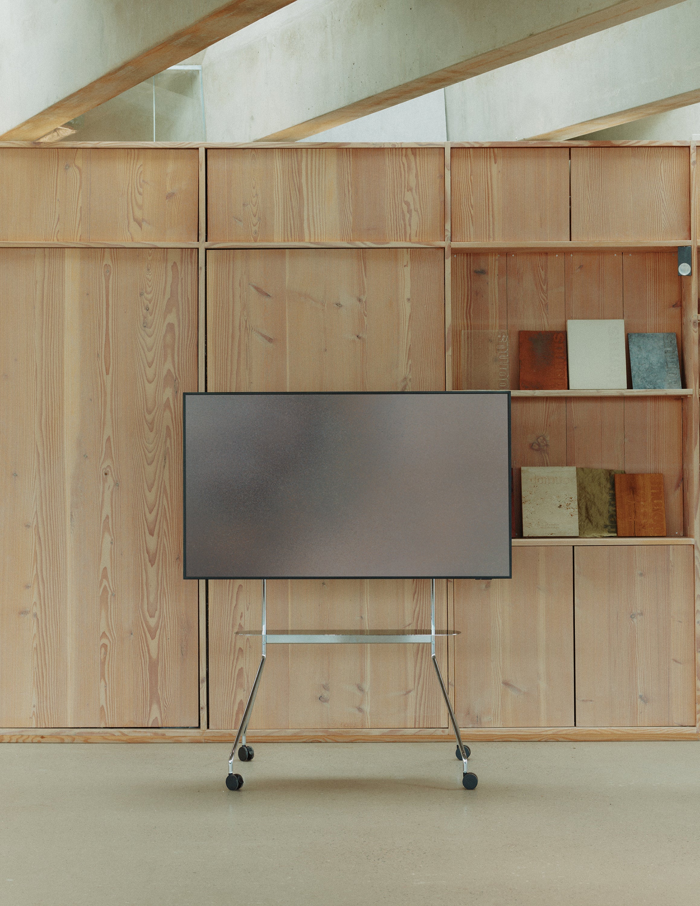 TV STANDS & ACCESSORIES