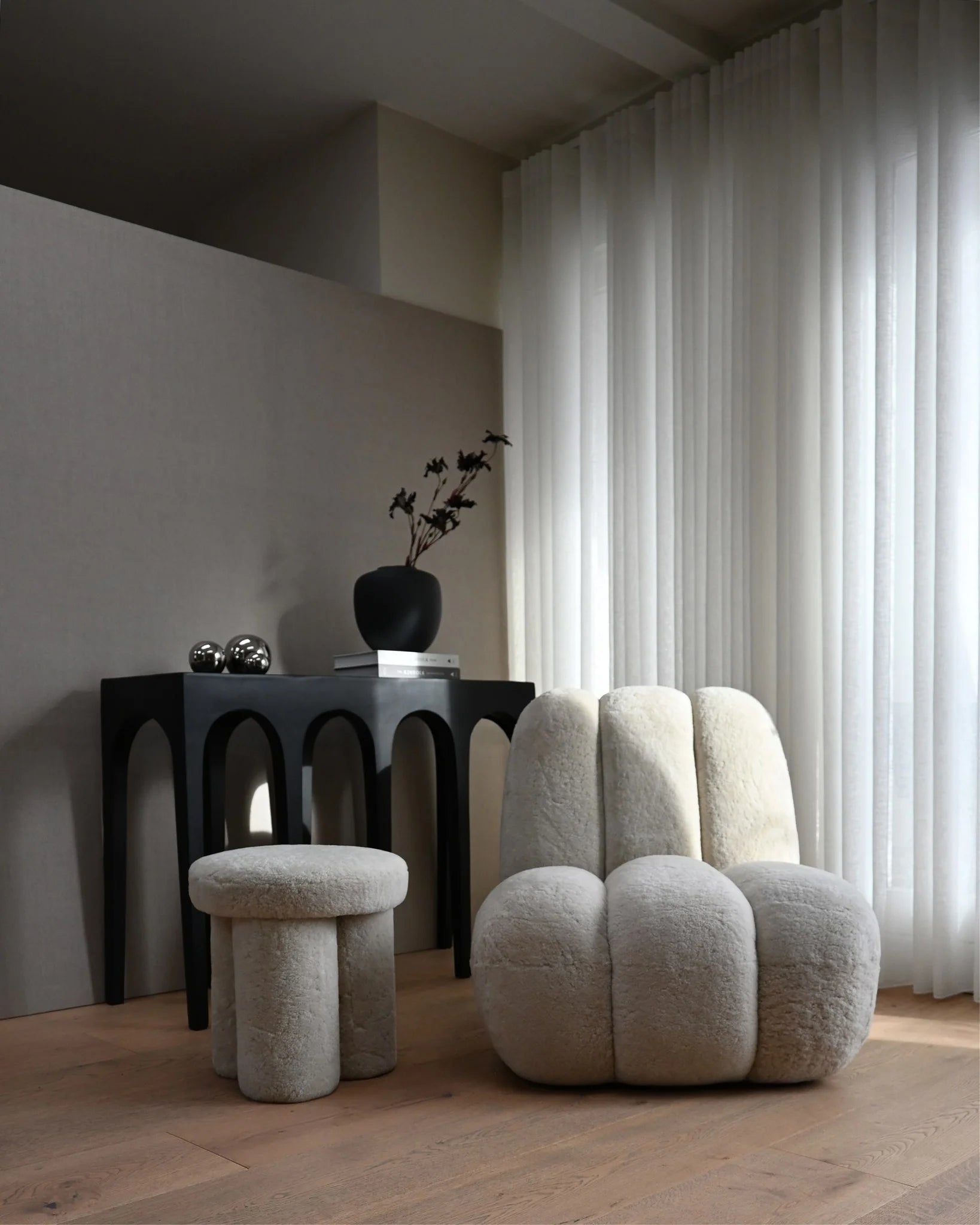 101 Copenhagen Toe Chair - Sandshell (Sheepskin)