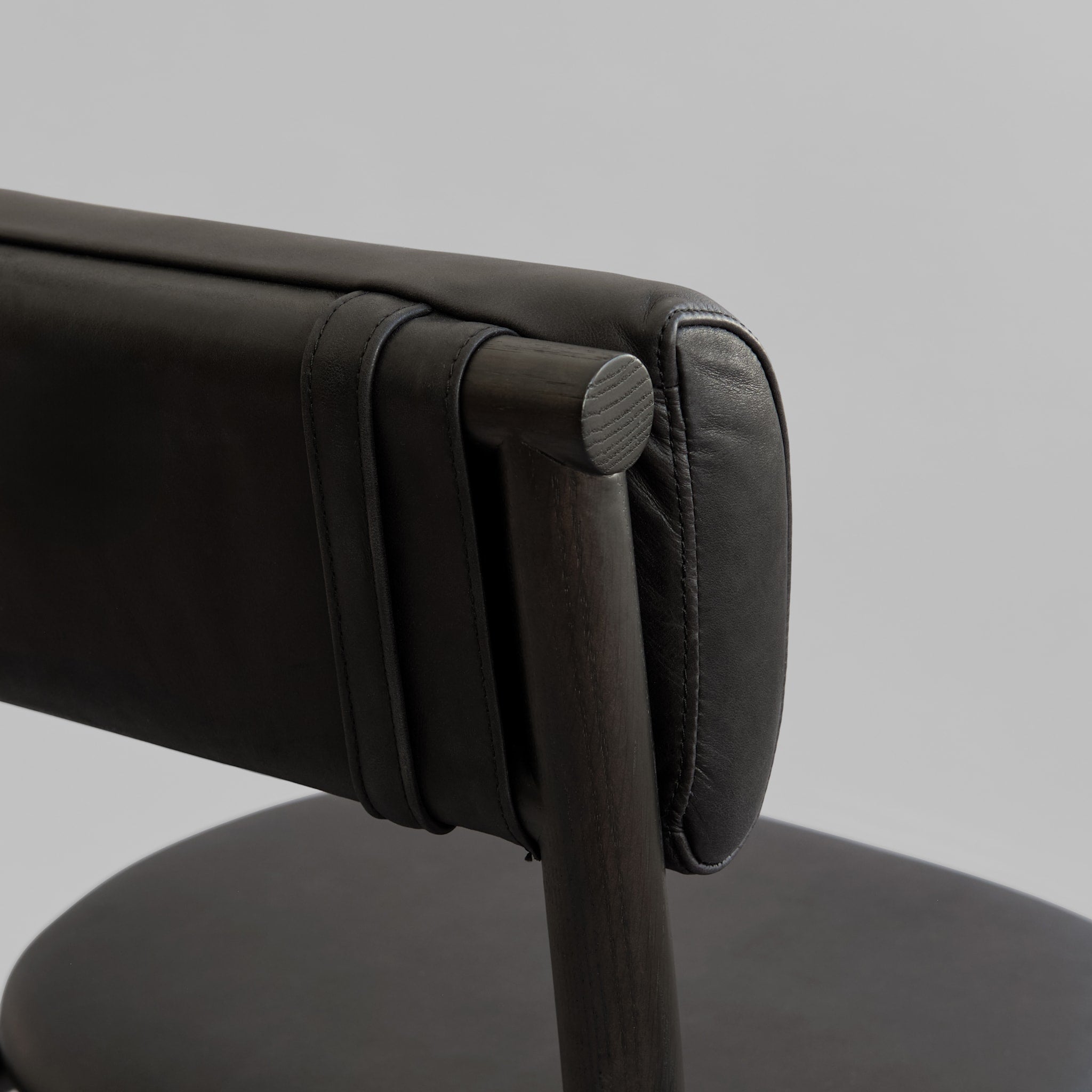 101 Copenhagen - Nama Dining Chair, Coffee Black  - Aniline leather black - Dining Chair