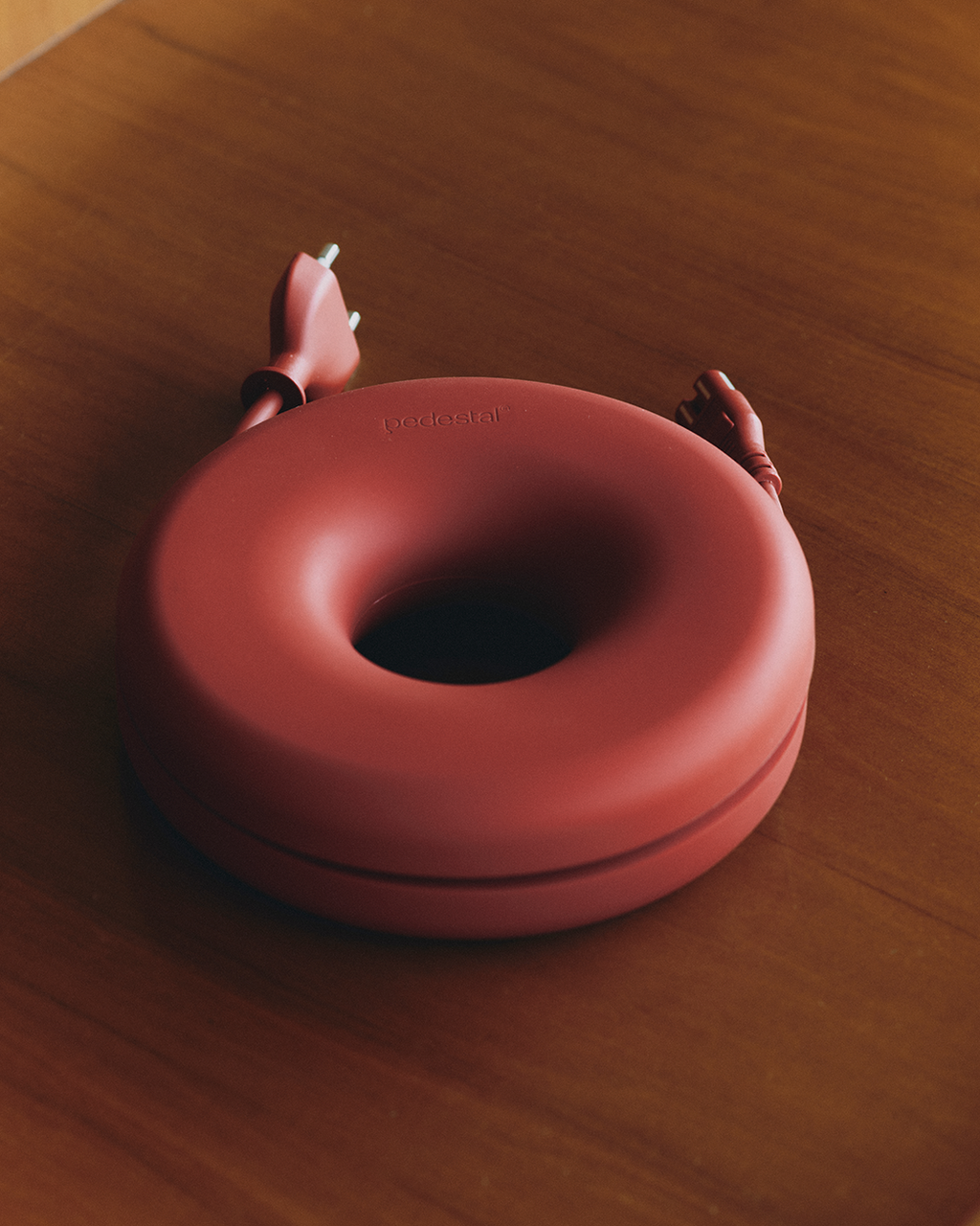 Pedestal Cable Bagel - Burnin' Red