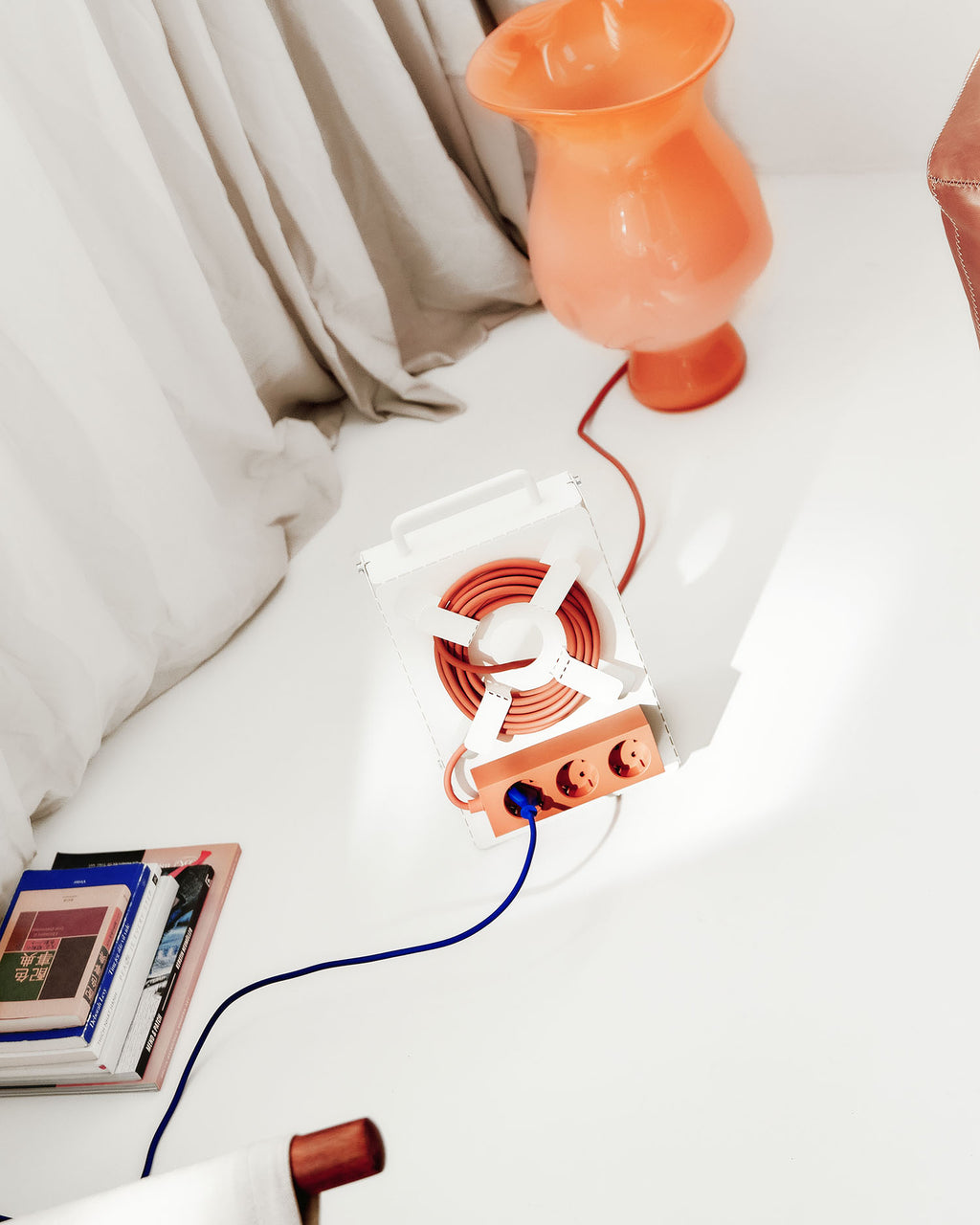 Pedestal Cable Stand - Pearl