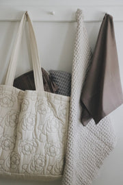 Humdakin Maxi Tote Bag - Light Stone, Peony Quilt