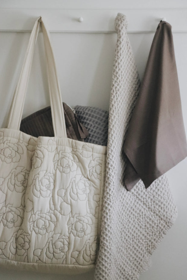 Humdakin Maxi Tote Bag - Light Stone, Peony Quilt