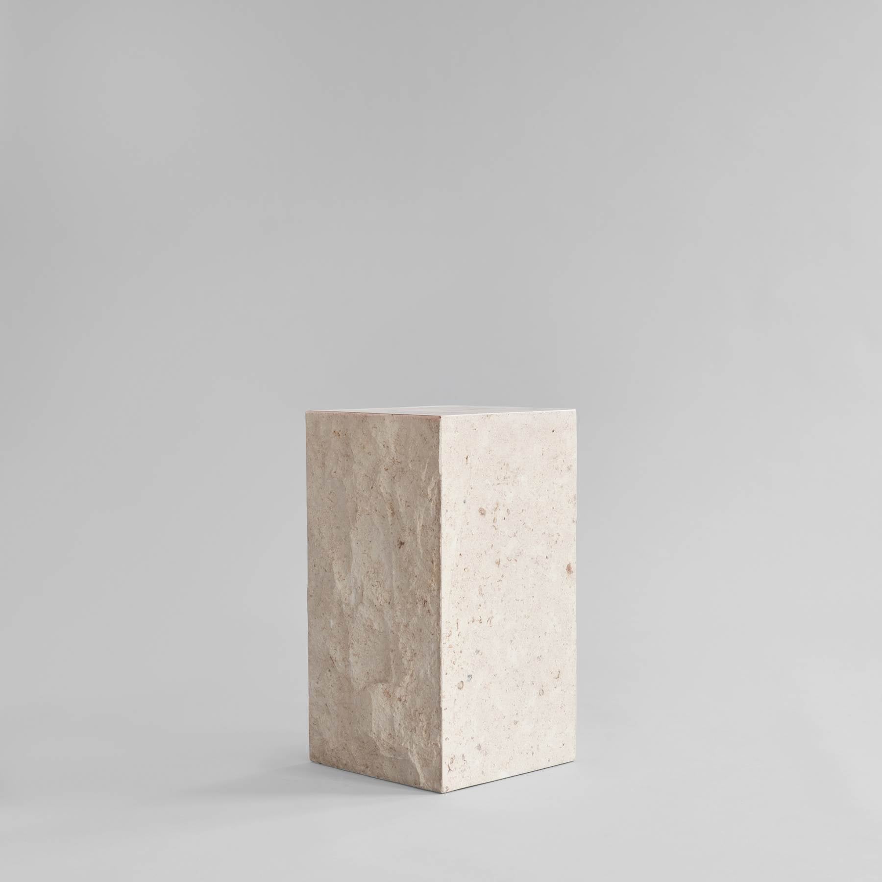101 Copenhagen Podium, Medio - Limestone