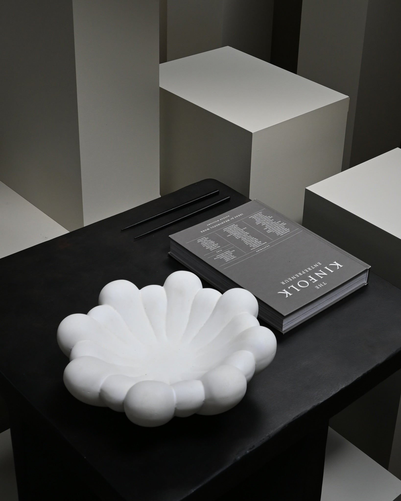 101 Copenhagen Bloom Tray, Medio - Bone White – NORMODE 101 Copenhagen Bloom Tray, Medio - Bone White – NORMODE