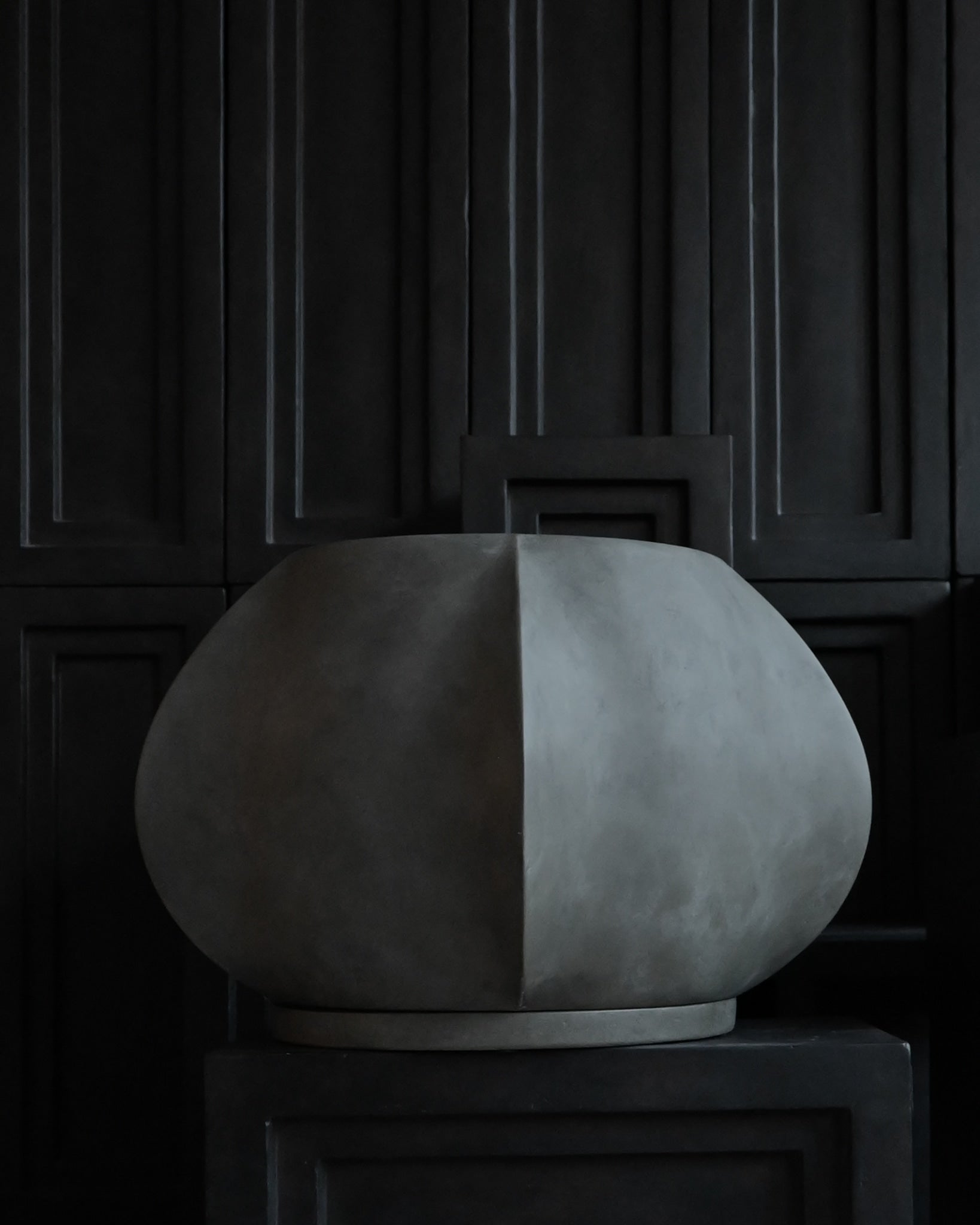 Arket Plant Pot, Big - Dark Grey - 101 CPH