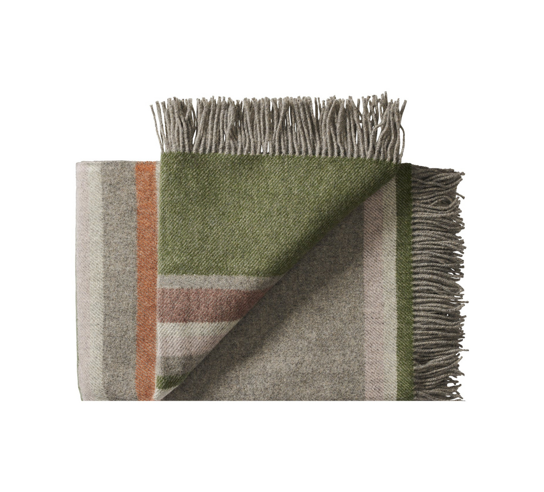 Silkeborg Uldspinderi
シルケボーウルドスピンデリ Silkeborg Uldspinderi Bogø Throw - Sunflower Yellow – NORMODE
