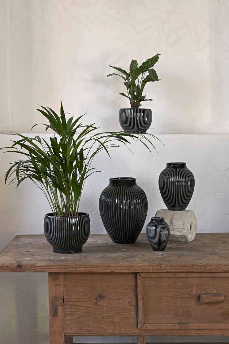 Knabstrup Flowerpot with Grooves, Black