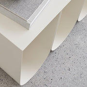 Close up Kristina dam studio curved bench beige