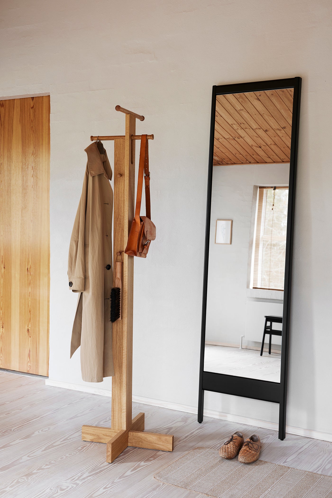 Form＆Refine ホワイエ コートスタンド オーク Form & Refine Foyer Coat Stand, White Oak – NORMODE