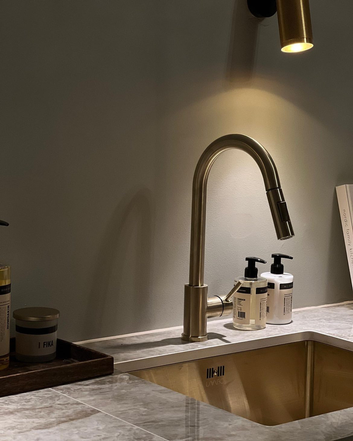 HUMDAKIN Humdakin 01 hand soap 300 ml - chamomile and sea buckthorn Hand care