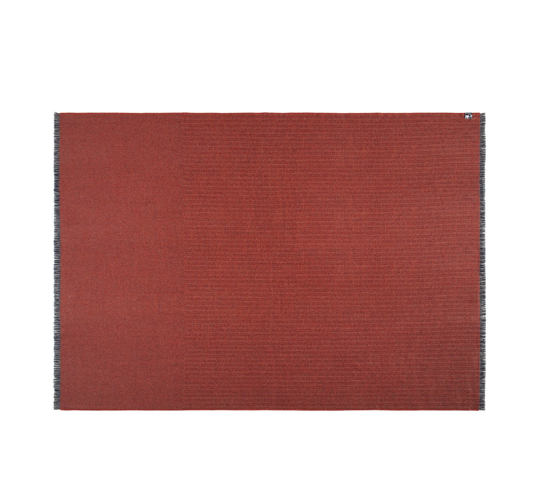 Silkeborg Uldspinderi
シルケボーウルドスピンデリ Silkeborg Uldspinderi Pine Throw - Blue Terracotta – NORMODE