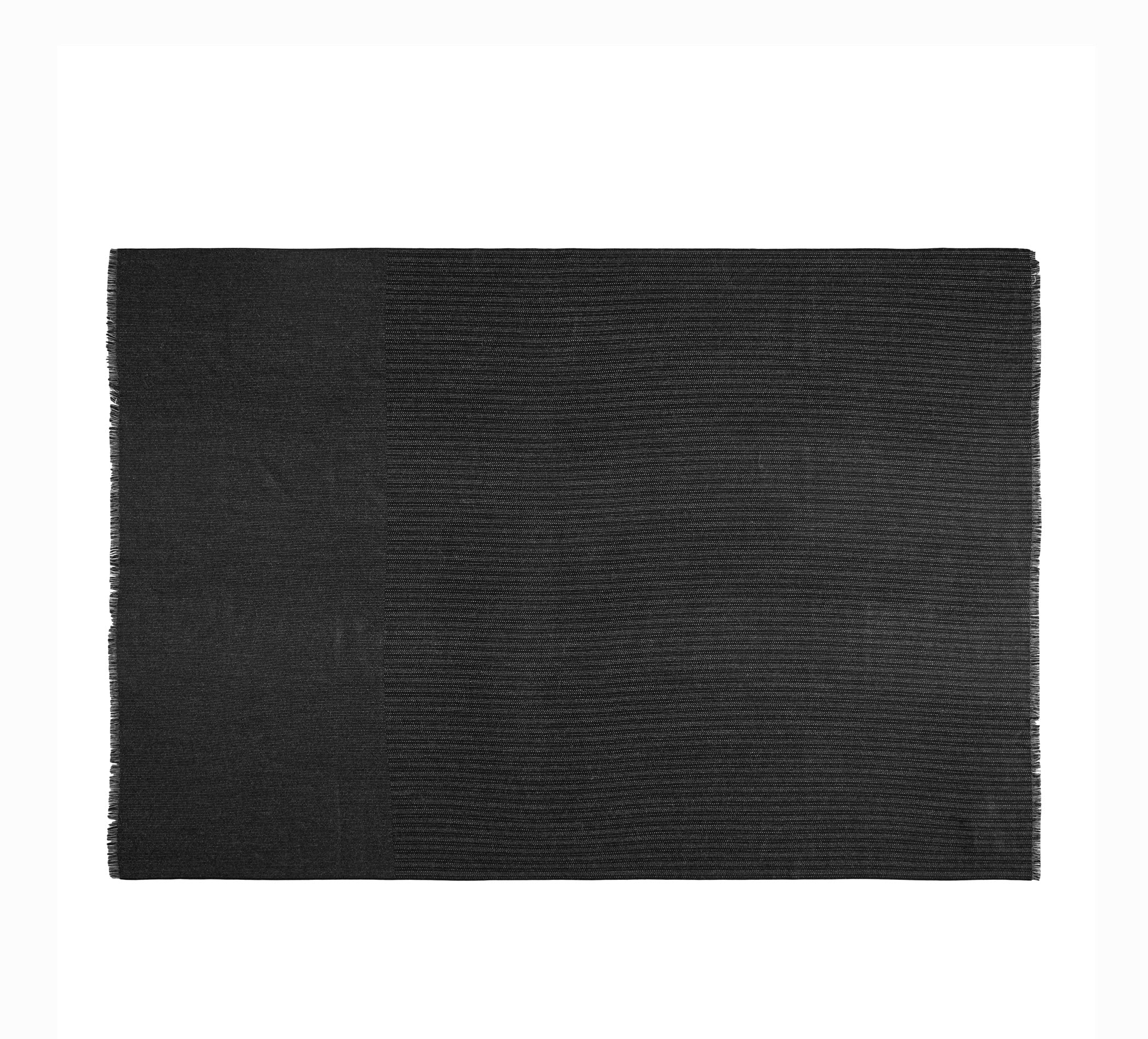Silkeborg Uldspinderi Pine 130x200 cm Throw Black and White 6600