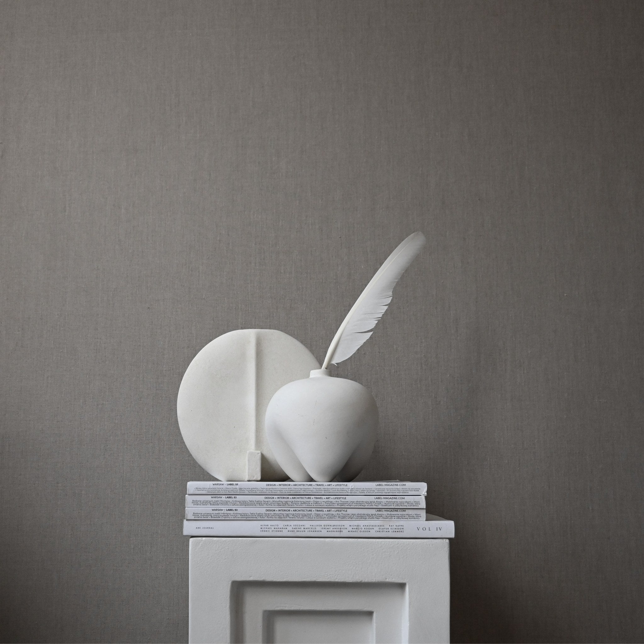 Guggenheim Vase, Petit - Bone White - 101 CPH