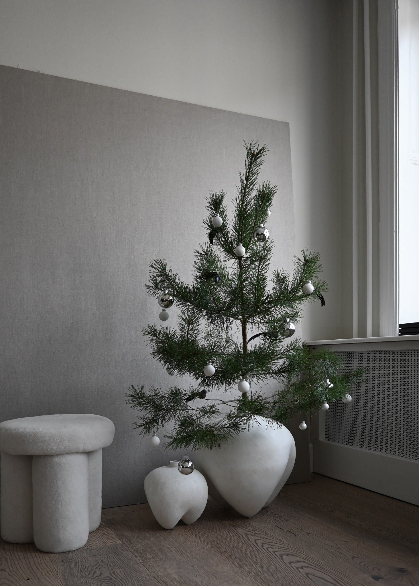 Big Foot Stool - Sheep Skin - 101 CPH