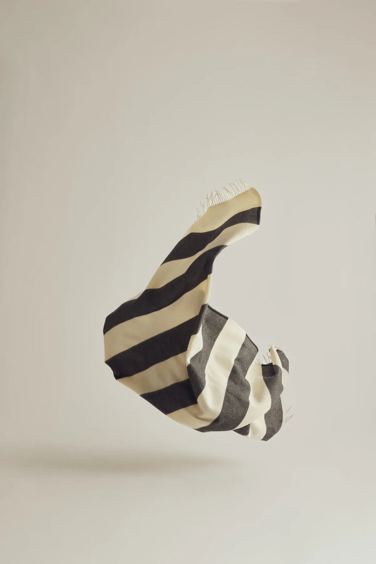 Silkeborg Uldspinderi The Sweater Throw - Black