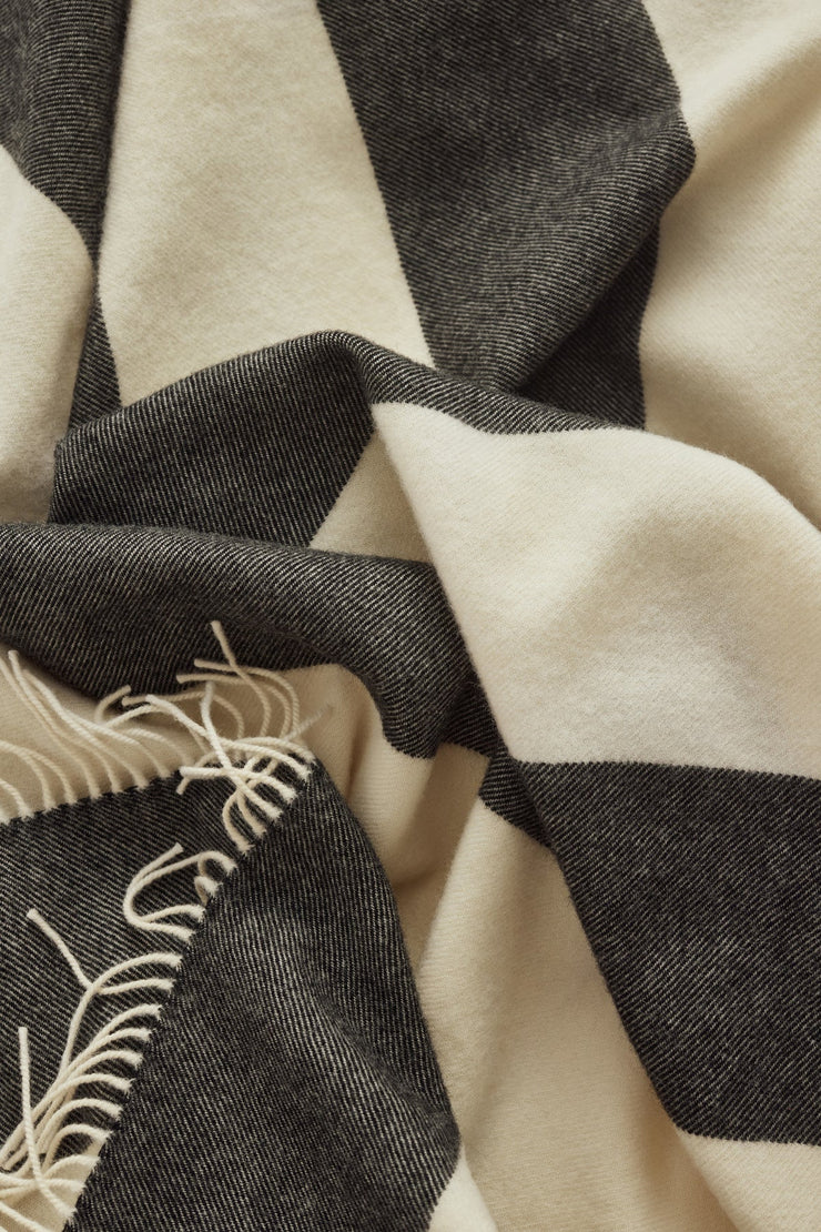 Silkeborg Uldspinderi The Sweater Throw - Black