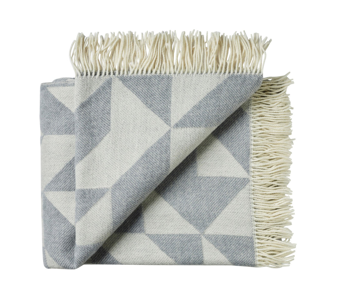 Silkeborg Uldspinderi
シルケボーウルドスピンデリ Silkeborg Uldspinderi Twist a Twill Throw - Light Grey – NORMODE