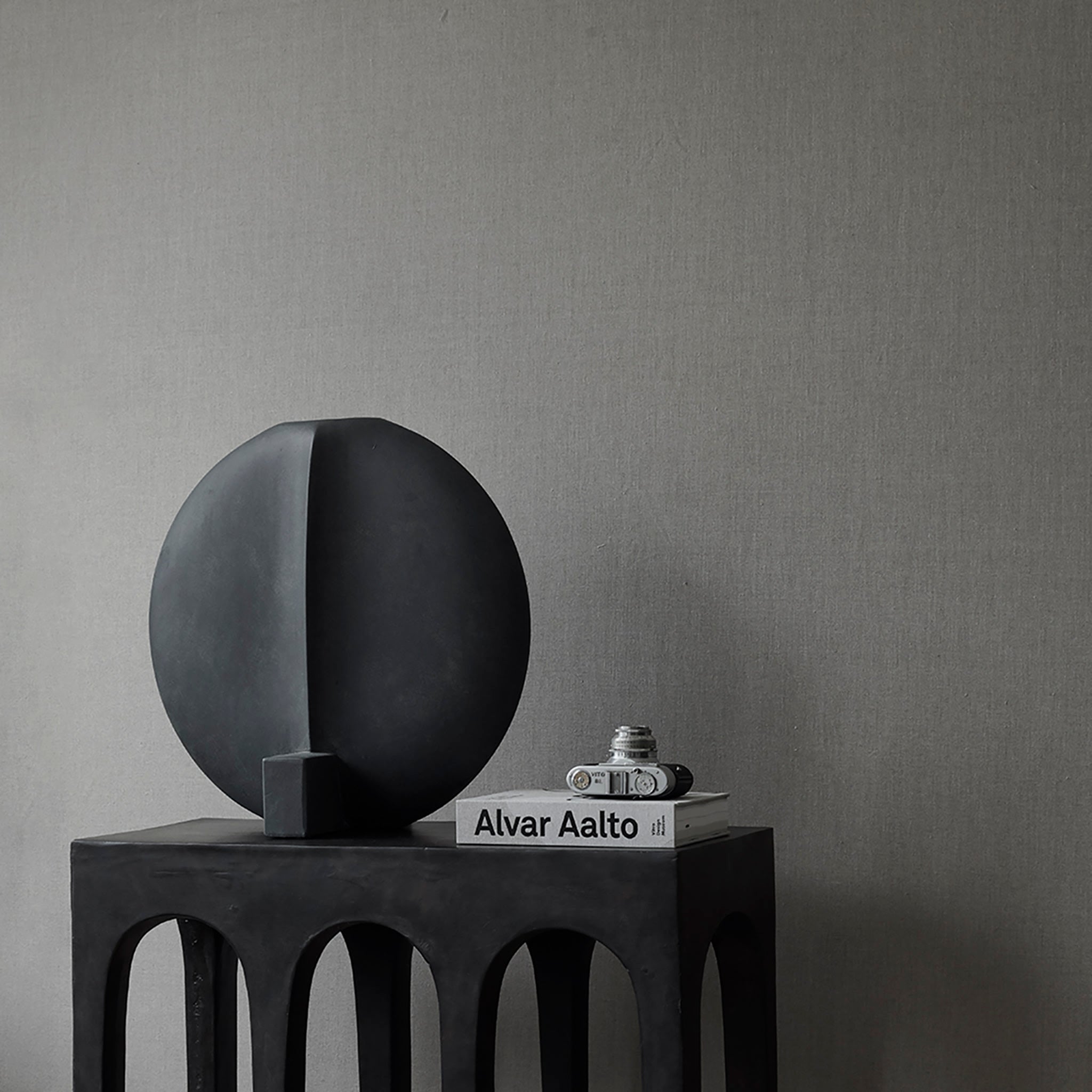 Guggenheim Vase, Big - Black - 101 CPH